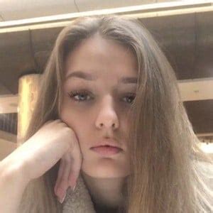 Nikola Kolebska - Age, Family, Bio | Famous Birthdays