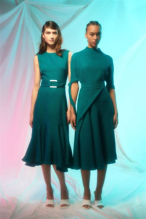 Pin by Liana on Женская одежда | Fashion show, Ready to wear, Dress