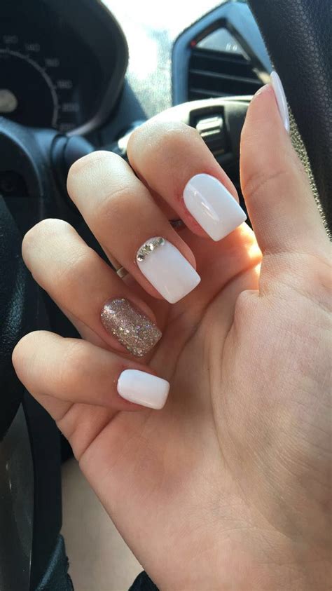 bonitas uñas acrilicas blancas cortas | uñas bonitas