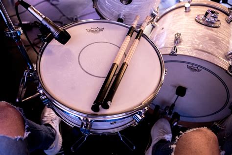 how to play a steel drum
