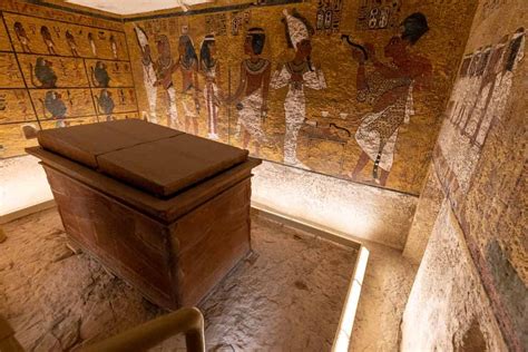 tutankhamuns tomb  real tomb  replica   secret