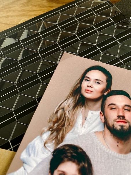 -Как приклеить фотографии в альбом? Самый популярный вопрос,отвечаем! К ...