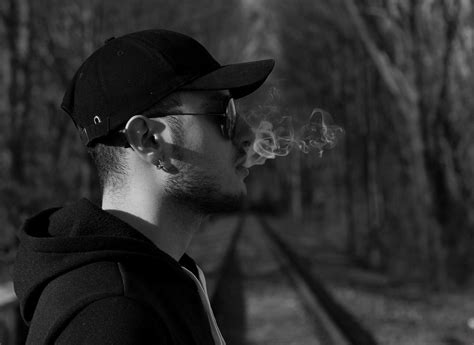 Хлопець півтора року курив електронні сигарети й у нього відмовило ...