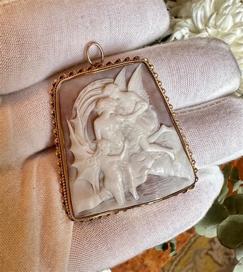 Winged Angels Nude Goddess Cameo Pendant Brooch Necklace 14 Karat Gold