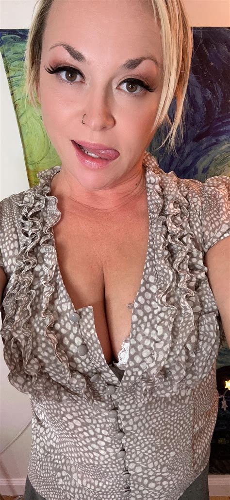 You should come over and I’ll read to you. : r/cougars_and_milfs_sfw