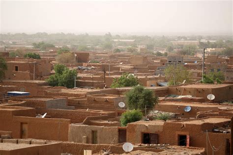 American aid worker kidnapped in Niger - CBS News