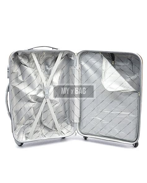 Купить пластиковый чемодан на колесах недорого в Москве - Myxbag