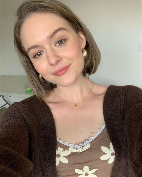 Izabela Vidovic (Изабела Видович) в Инстаграм | Instagram | ThePlace
