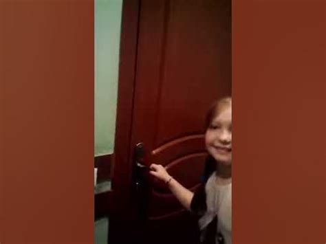 Писующий мальчик - YouTube