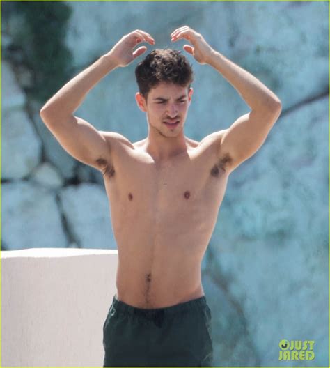 Manu Rios Goes Shirtless During a Cannes Beach Day! | Photo 1377572 ...