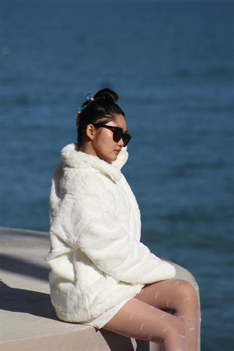 Woman Wearing Tight Clothes Photos, Download The BEST Free Woman