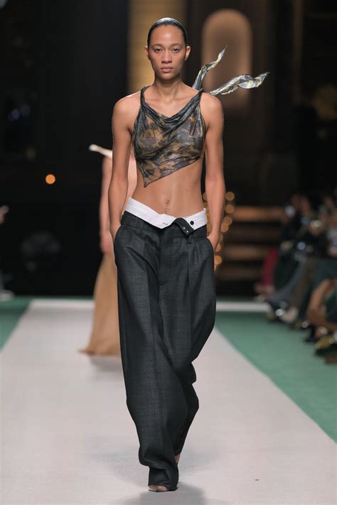 Victoria Beckham Spring 2025 Ready-to-Wear Collection [PHOTOS]