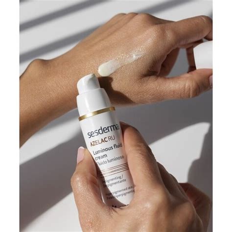 Sesderma Azelac Ru Luminous Fluid Cream SPF50 Depigmenting SweetCare ...