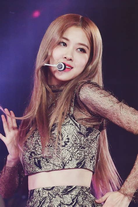 Pin by Dino on ♡ BLΛƆKPIИK ♡ | Blackpink, Blackpink rose, Rosé hot