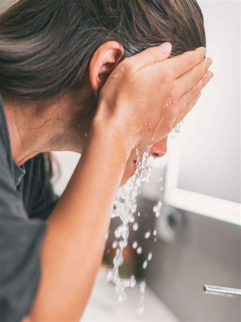Why You Should Never Wash Your Face With Hot Water | Onlymyhealth