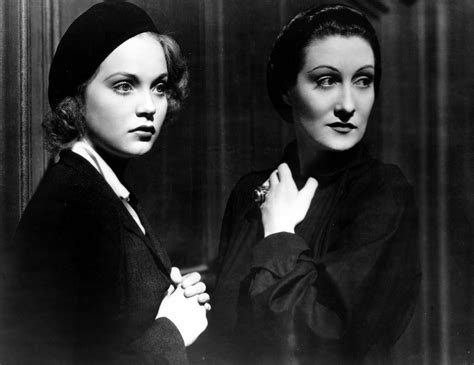 12 Classic Lesbian Vampire Movies to Steam Up Your Halloween – IndieWire