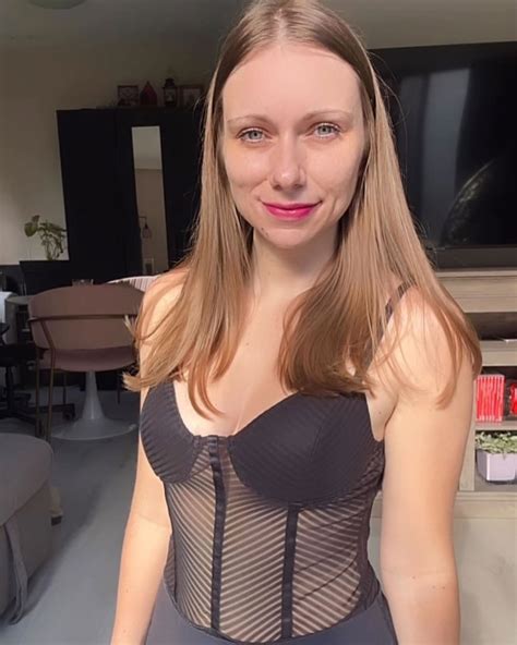 Bella - Canadian streamer 💕 | Today is an incredibly special day! 51