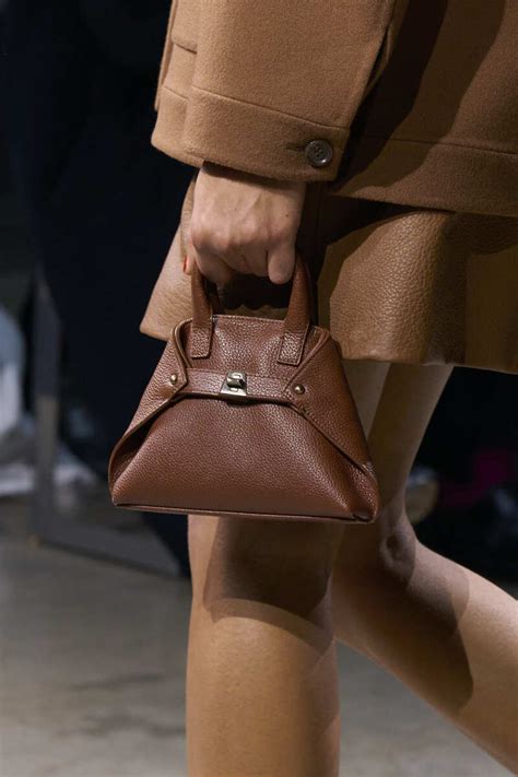 Borse autunno inverno 2023 2024: tendenze sfilate Foto 12 | Amica
