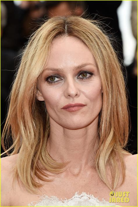Kirsten Dunst & Vanessa Paradis Wave Goodbye to Cannes 2016: Photo ...