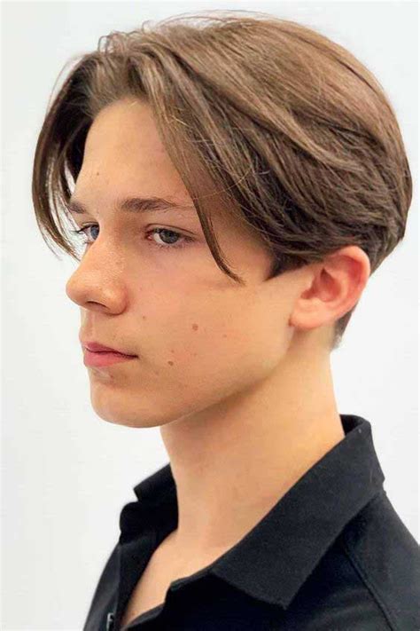 Middle part : 20 coiffures intemporelles les plus populaires auprès des ...