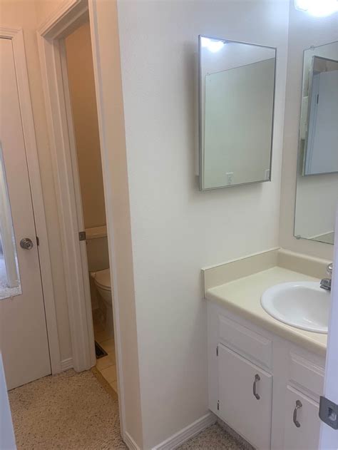 2 Beds 1.5 Baths - Townhouse