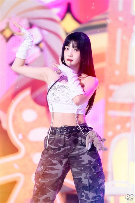 221204 Red Velvet Joy - 'Birthday' at Inkigayo | kpopping