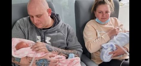 Чудом выжившая сестра нежно обняла брата-близнеца в инкубаторе ...