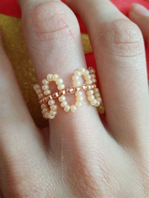 кольцо "волна" из бисера | Diy beaded rings, Beaded jewelry, Bead jewellery