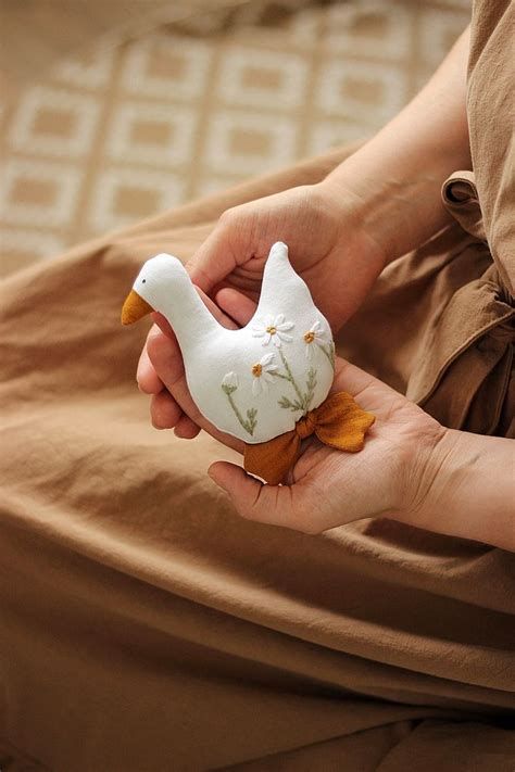 Вышивка на игрушках | Doll sewing tutorial, Handmade stuffed toys ...