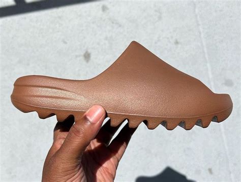 adidas Yeezy Slide "Flax" - Где купить тапки, фото, дата релиза