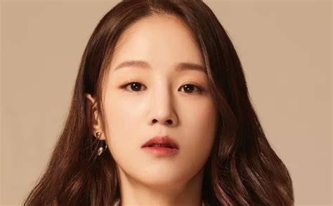 singer park boram passes    agency forced   legal