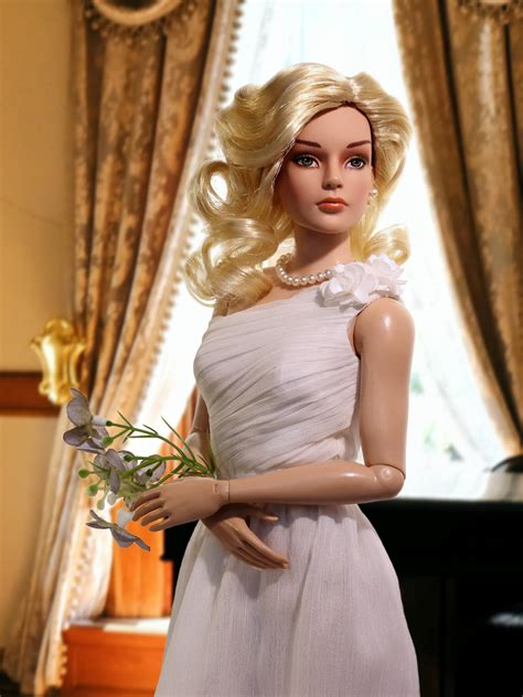 Graceful White Gown Inspired by Royal Glamour — VDC