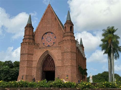 Igreja Brennand - Instituto Ricardo Brennand: ponto turístico imperdível em Recife