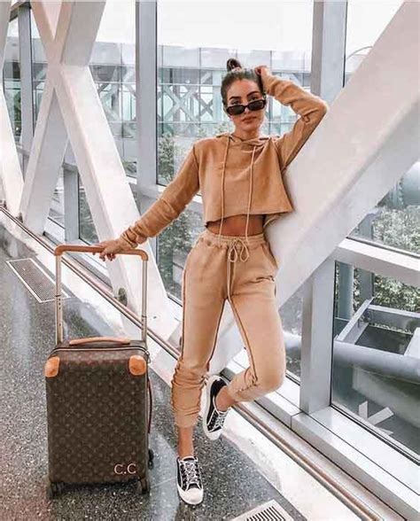 Looks Confortaveis Para Viajar - 10 looks confortáveis para viajar | Fashion travel outfit, Dress code ...