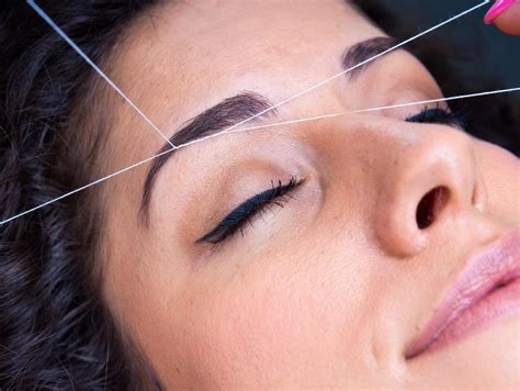 What is Eyebrow Threading? (with pictures)