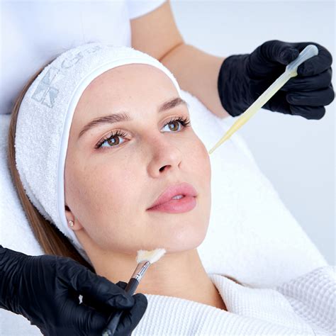 Пилинг лица у косметолога в Москве – цены в сети клиник Grand Clinic