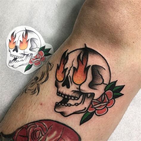 Skins Tattoo Shop on Instagram: “caveira old criada pro @tamarsanvido ...