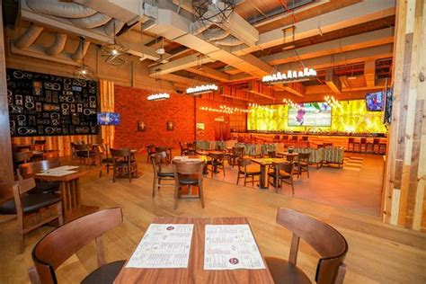 THIRSTY HORSE - THE SPORTS BAR, Ajman - Restaurant Avis, Numéro de ...