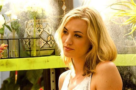 Yvonne Strahovski Dexter Wallpaper