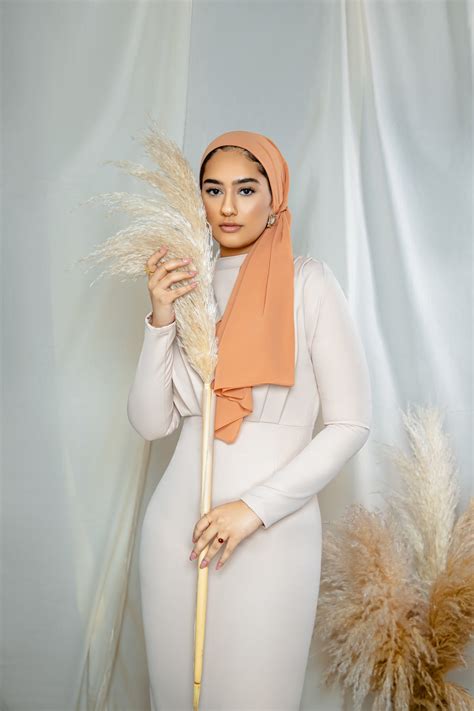 Layla Nude maxi dress – HIJABTHRONE
