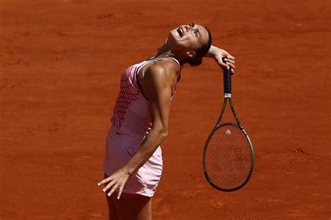 Sabalenka powers into French second round in win marred by jeers | Reuters