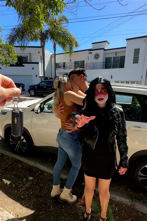 Millonario da camioneta por un minuto en el paraíso con mi amiga 😱