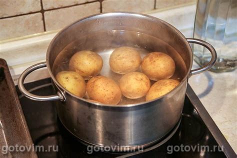 Мятая картошка в духовке с сыром и чесноком. Рецепт с фото