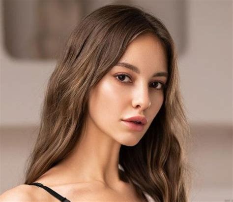 Solazola (Sola Zola) Wiki, Age, Height, Biography, Wikipedia, Bio, Pics ...