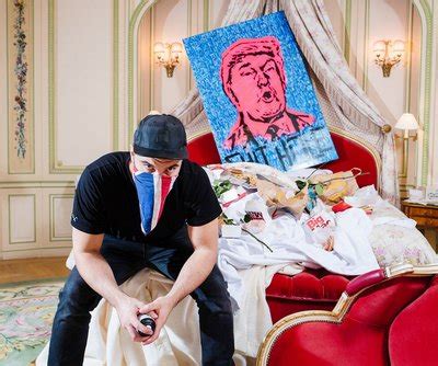 Художник нарисовал портрет Трампа, используя фекалии - TOPNews.RU