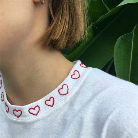 Вышитая горловина / Футболки DIY / ВТОРАЯ УЛИЦА | Corazones bordados ...