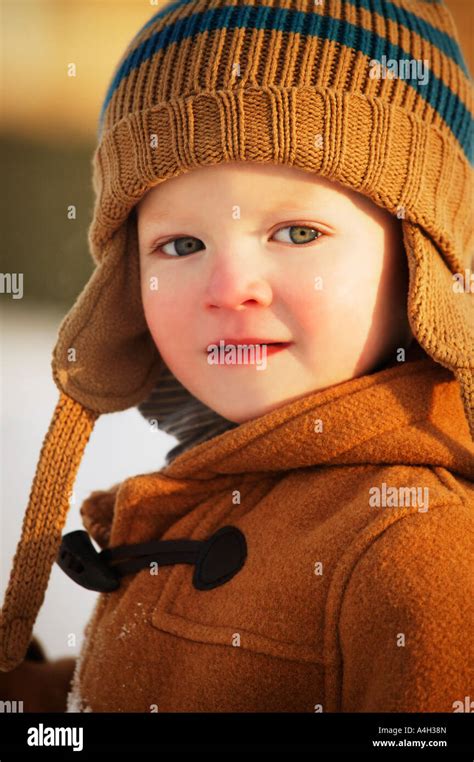 Boy wearing winter clothing Stock Photo - Alamy
