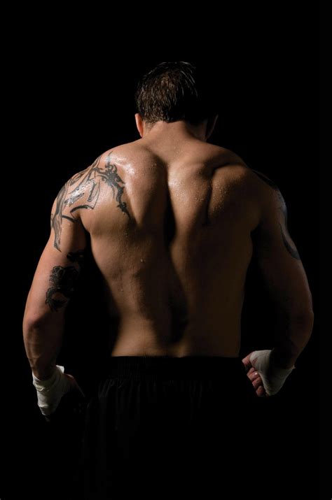 seriously...O-M-G that is a nice looking back :) | Tom hardy warrior