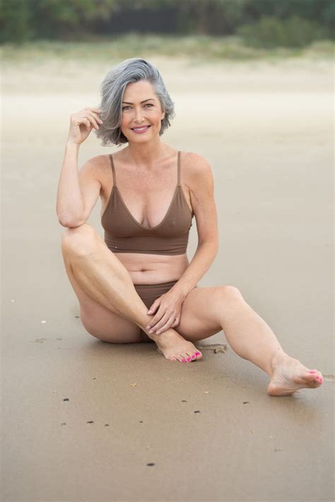 Beautiful Old Woman, Women With Beautiful Legs, Lovely Legs, Beautiful