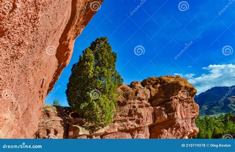 Выветренные Redsandstone образования. Сад богов колорадо спрингс ...